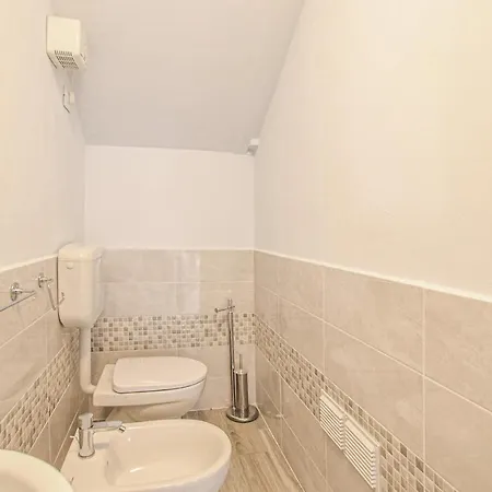 Nice In Torre Del Lago With 3 Bedrooms And Wifi Holiday home *