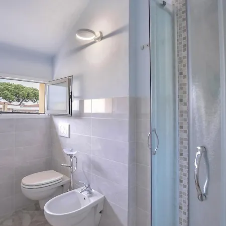Nice In Torre Del Lago With 3 Bedrooms And Wifi *