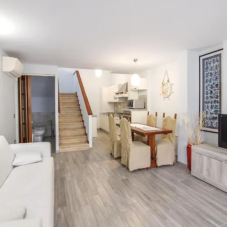 Nice In Torre Del Lago With 3 Bedrooms And Wifi * Torre del Lago Puccini